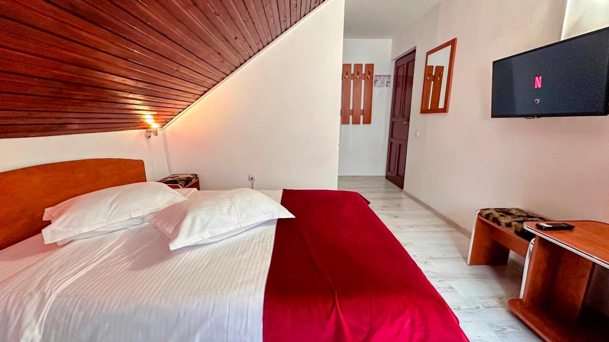 Valea Alba View - Self Check-In Hotell Buşteni Exteriör bild