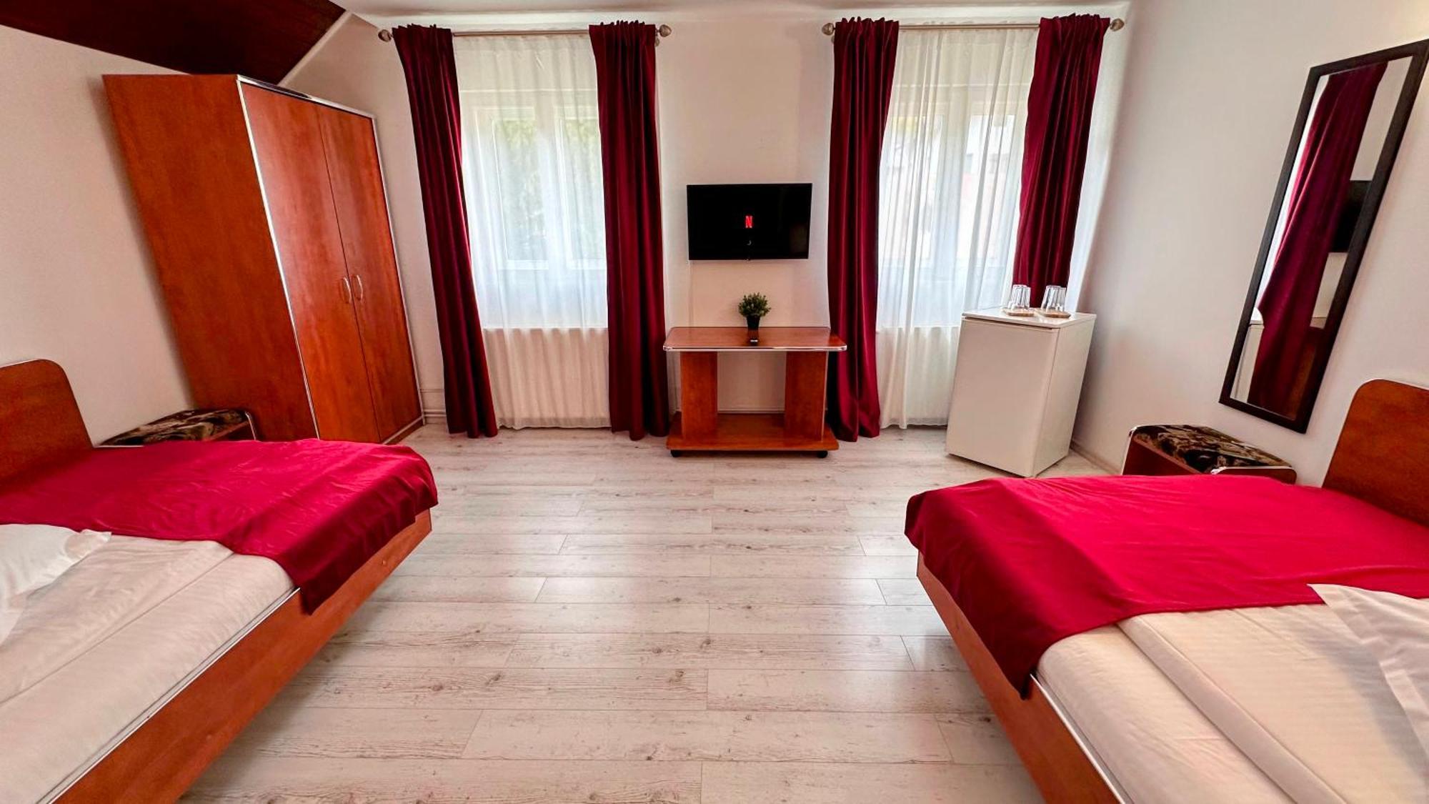 Valea Alba View - Self Check-In Hotell Buşteni Exteriör bild