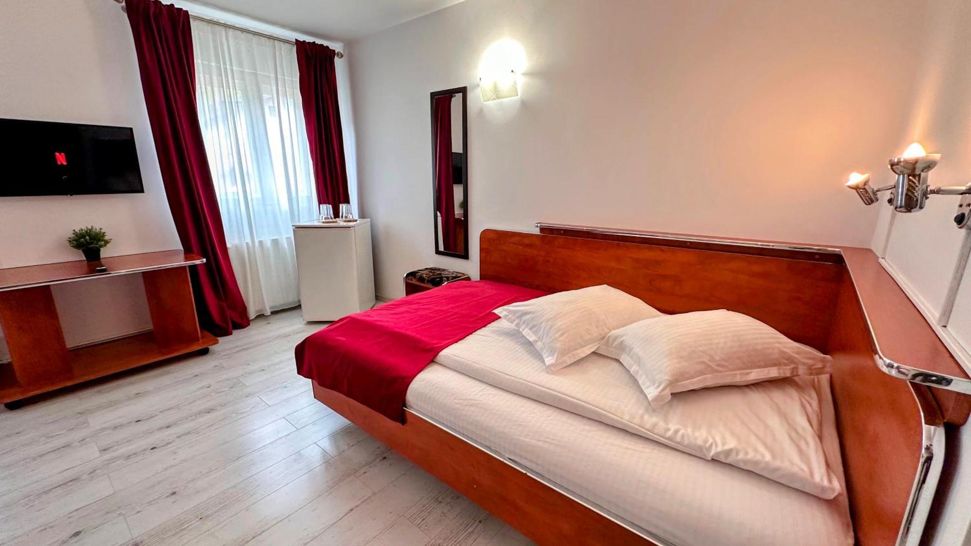 Valea Alba View - Self Check-In Hotell Buşteni Exteriör bild