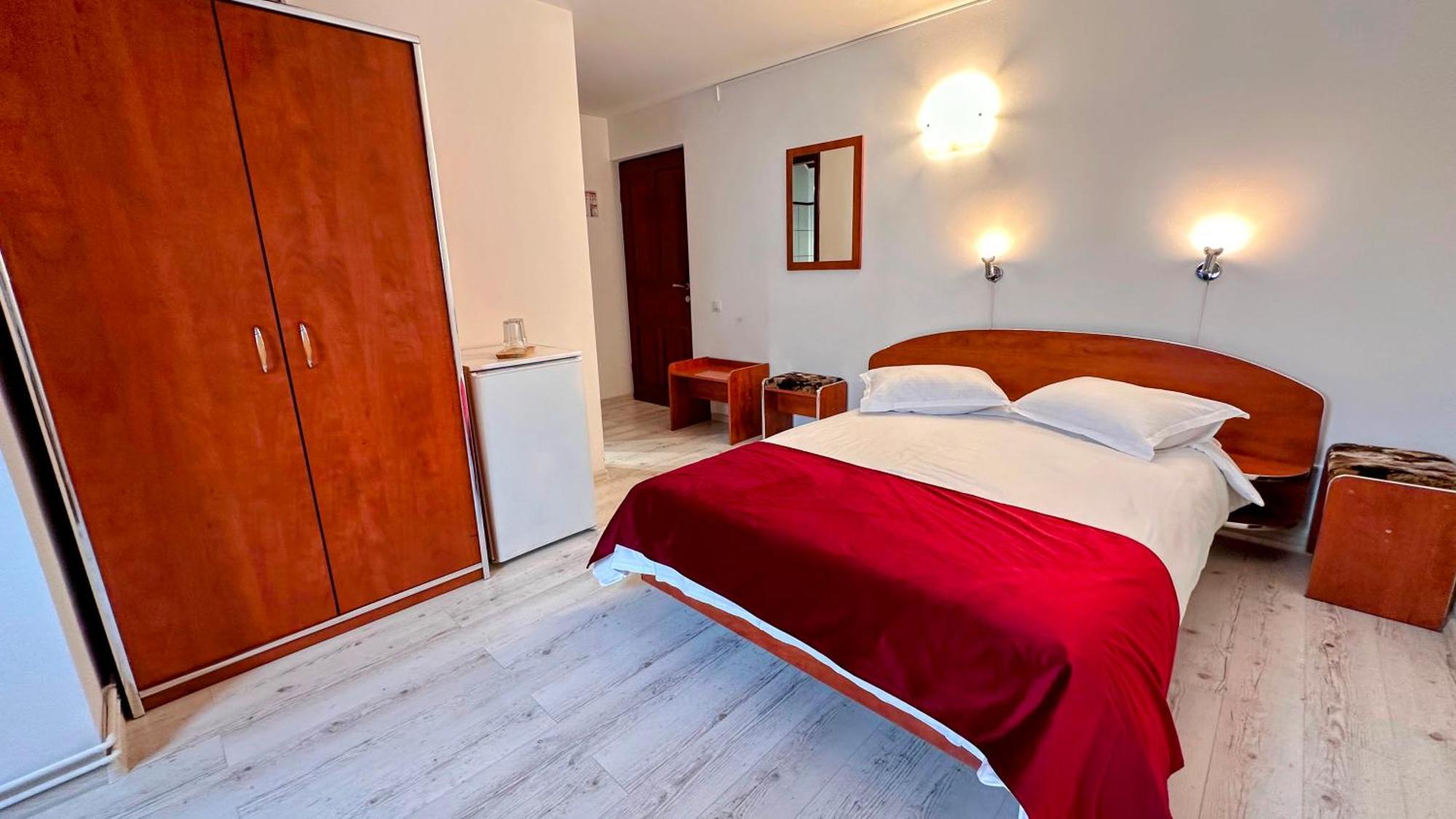 Valea Alba View - Self Check-In Hotell Buşteni Exteriör bild