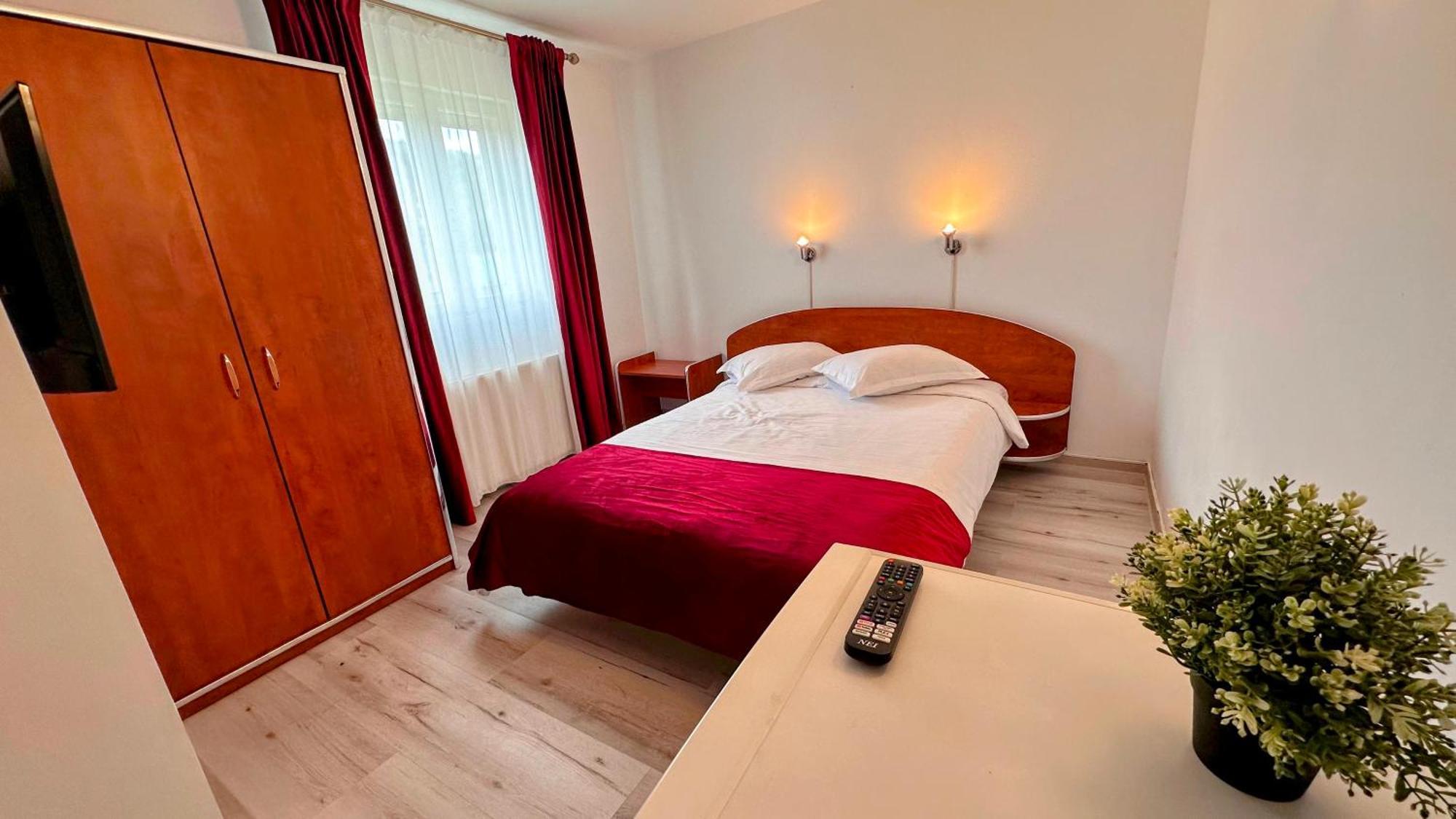 Valea Alba View - Self Check-In Hotell Buşteni Exteriör bild