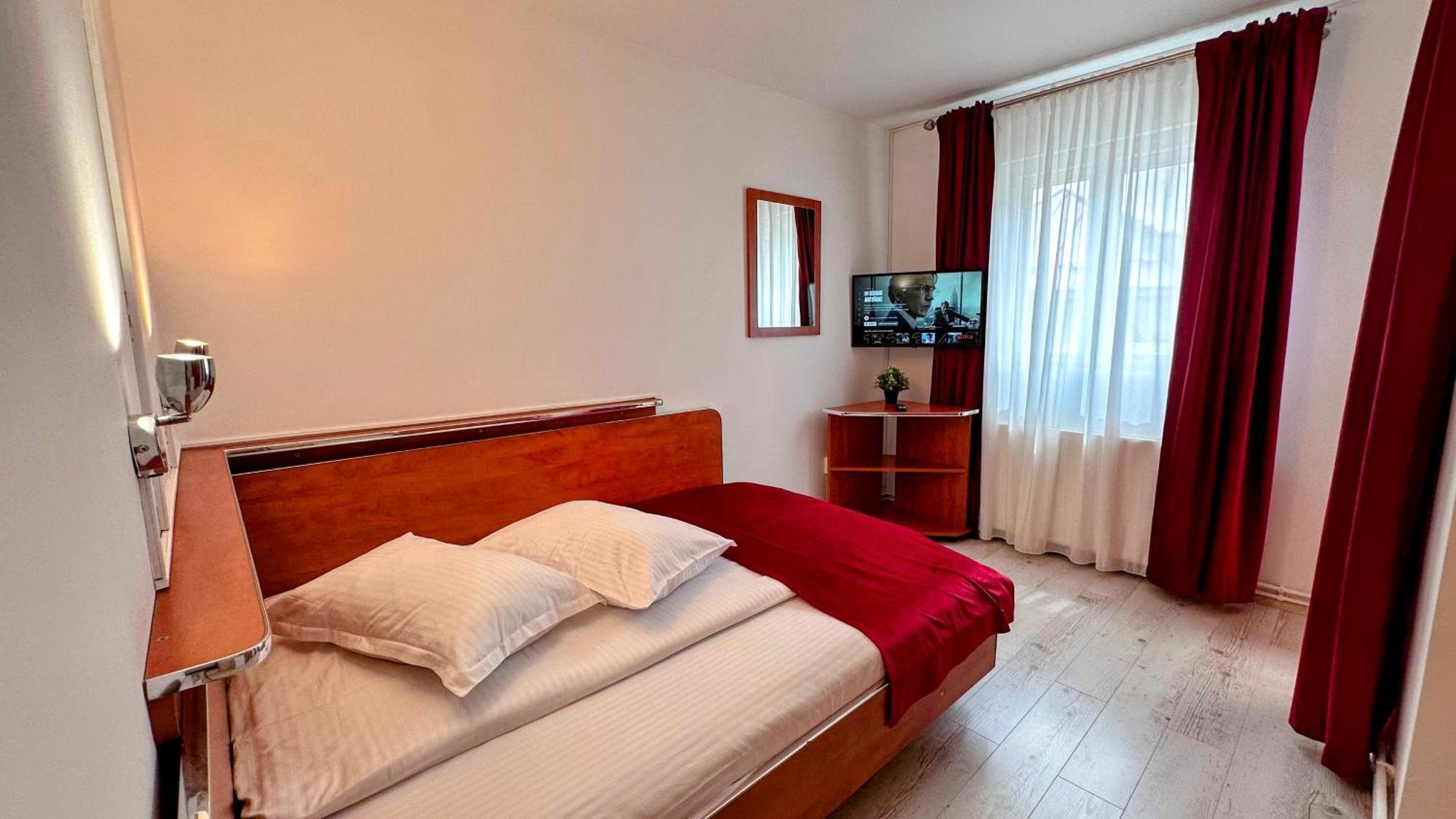 Valea Alba View - Self Check-In Hotell Buşteni Exteriör bild