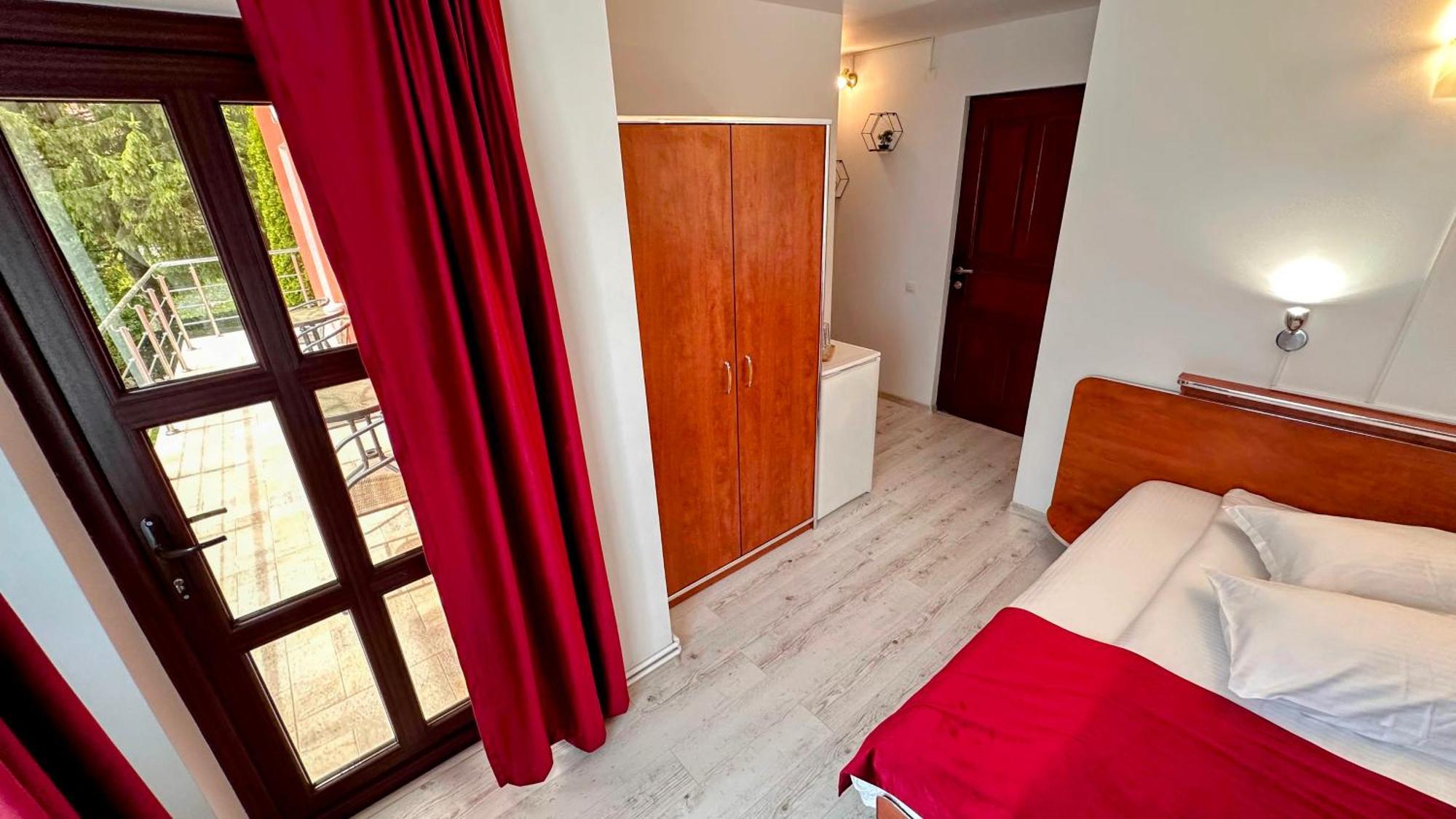 Valea Alba View - Self Check-In Hotell Buşteni Exteriör bild