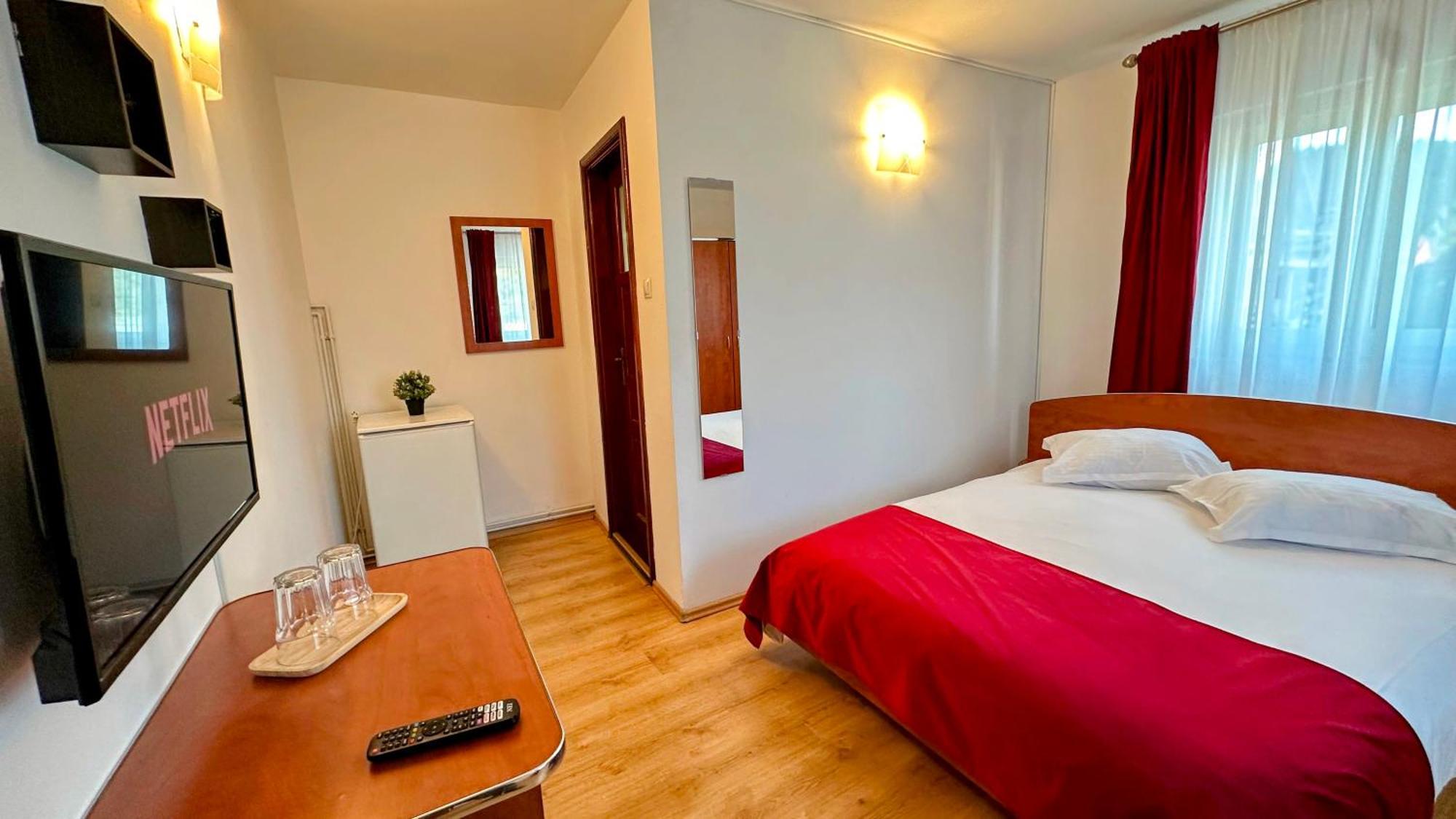 Valea Alba View - Self Check-In Hotell Buşteni Exteriör bild