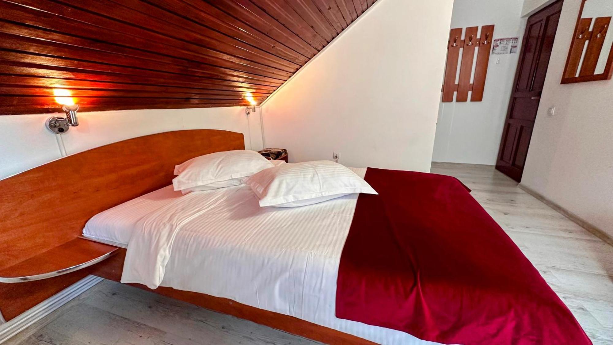 Valea Alba View - Self Check-In Hotell Buşteni Exteriör bild